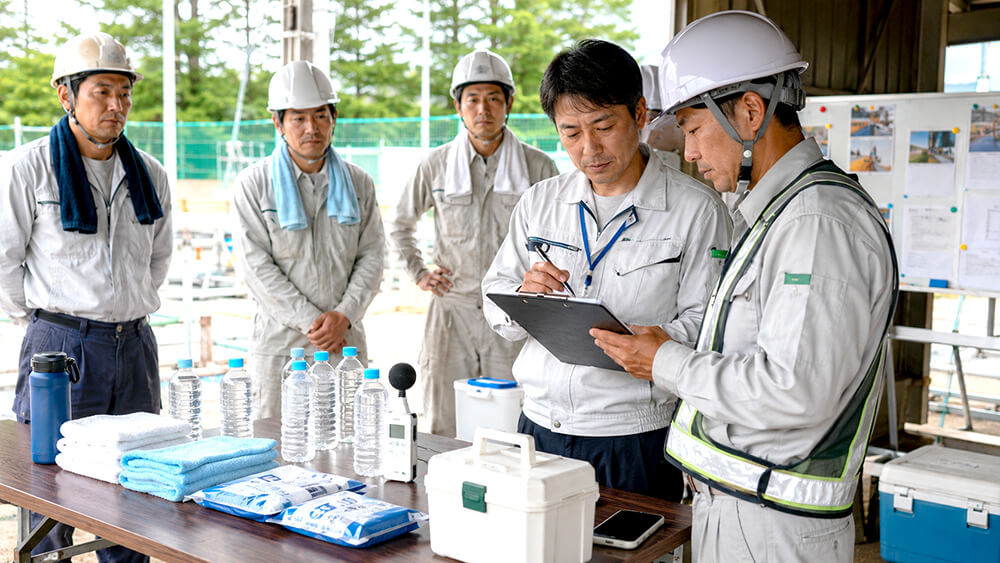 熱中症で救急車を呼ぶ基準|症状と初動対応