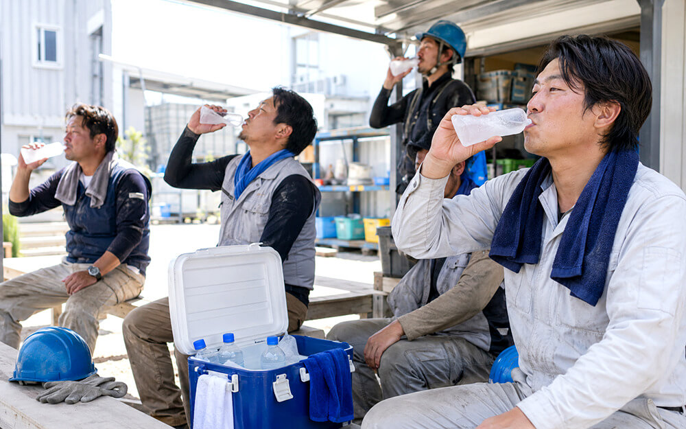 空調服以外の対策として作業前にアイススラリーを飲む現場