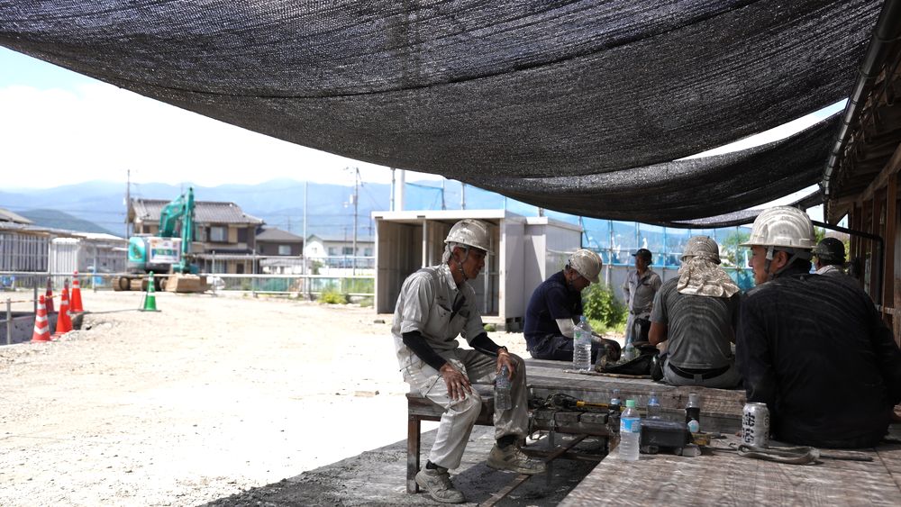 屋外作業の日差し対策に使う遮光ネット